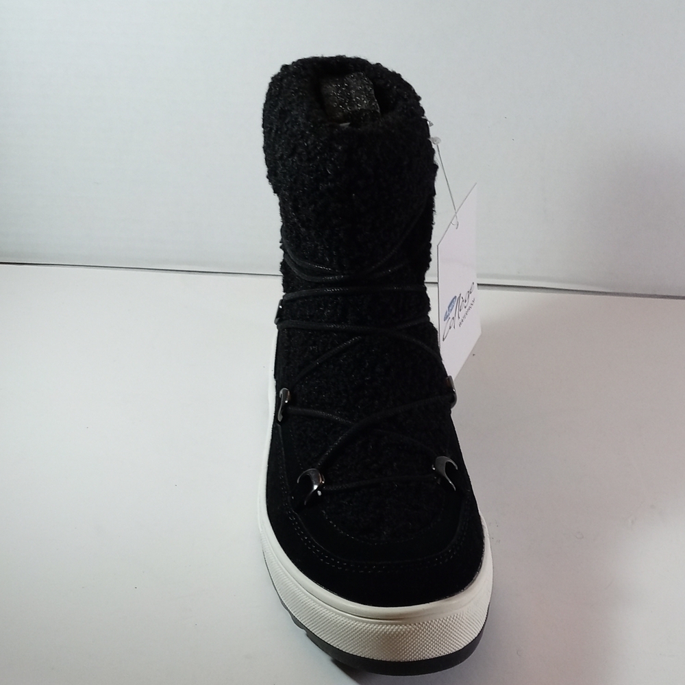 Boot - Picture 3 of 6
